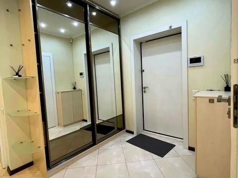 квартира за адресою Раїси Окіпної вул., 18