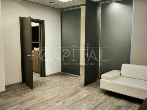 комерційна за адресою Ділова вул. (Димитрова), 5б