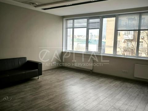 комерційна за адресою Ділова вул. (Димитрова), 5б