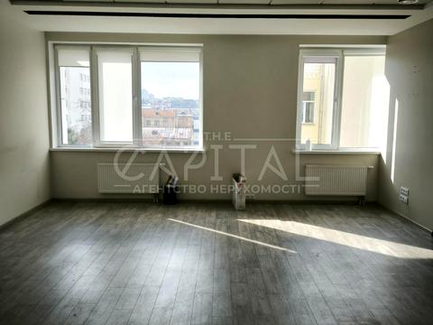 комерційна за адресою Ділова вул. (Димитрова), 5б