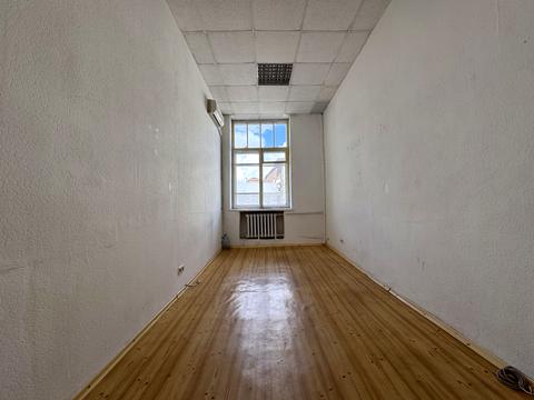 комерційна за адресою Дмитра Яворницького просп. (Карла Маркса), 65