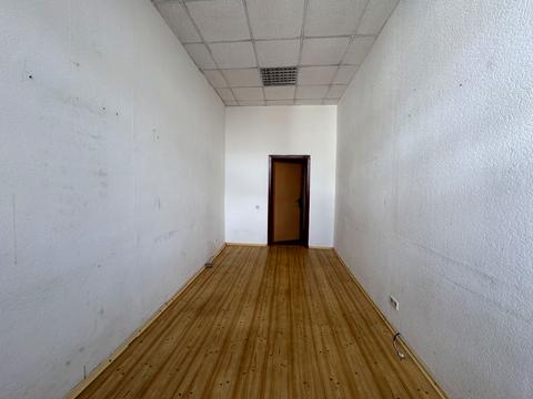 комерційна за адресою Дмитра Яворницького просп. (Карла Маркса), 65