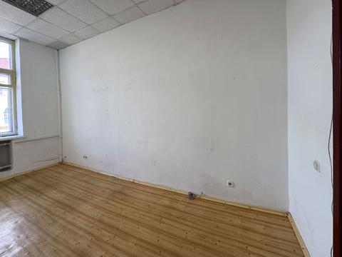 комерційна за адресою Дмитра Яворницького просп. (Карла Маркса), 65