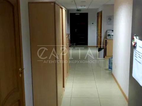 комерційна за адресою Авіаконструктора Ігоря Сікорського вул. (Танкова), 8