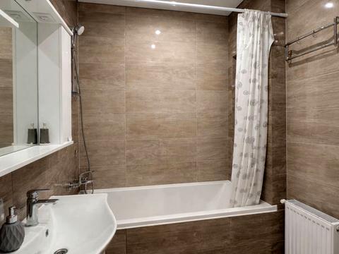 квартира за адресою Захисників України вул. (1-го Травня), 42-Б