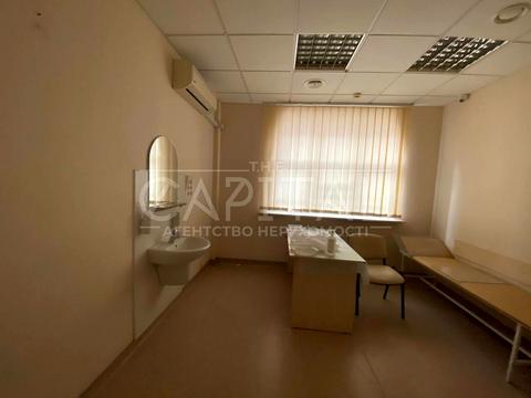 комерційна за адресою Спаська вул., 5
