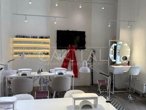 комерційна за адресою Салютна вул., (Будинок 02301-02303)