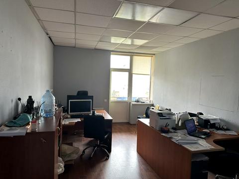 комерційна за адресою Лариси Руденко вул., 6