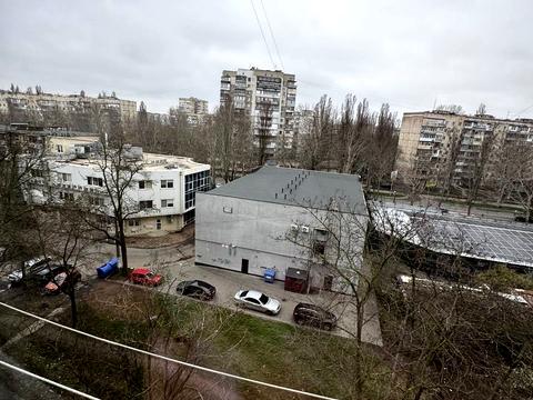 комерційна за адресою Осіння вул., 1