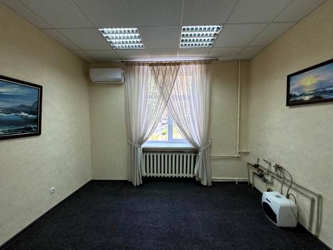 комерційна за адресою Університетська пл. (Радянська), 68