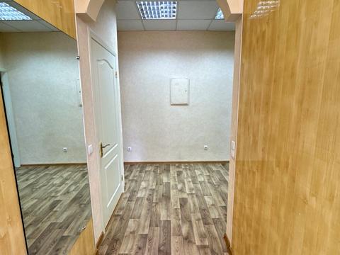 комерційна за адресою Університетська пл. (Радянська), 68