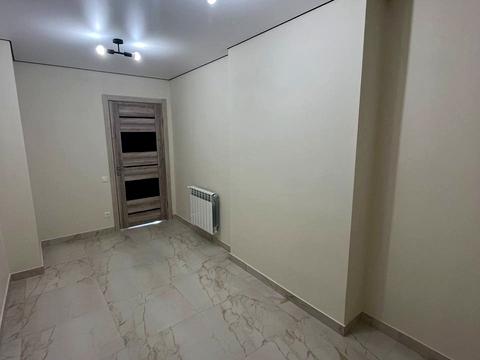 комерційна за адресою Володимира Івасюка вул., 1