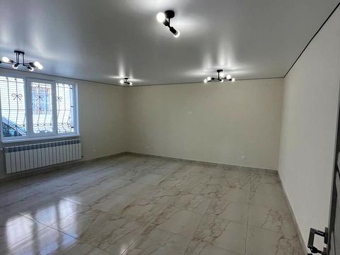 комерційна за адресою Володимира Івасюка вул., 1