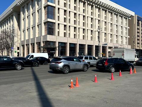 комерційна за адресою майдан Незалежності пл., 2