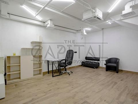 комерційна за адресою Дніпровська набережна вул., 16-Г