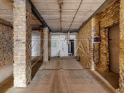 комерційна за адресою Саксаганського вул., 61