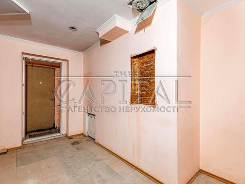 комерційна за адресою Саксаганського вул., 61