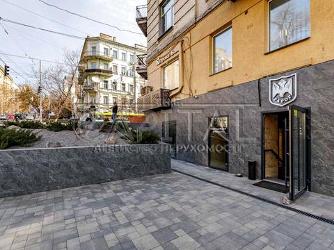комерційна за адресою Саксаганського вул., 61