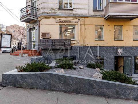 комерційна за адресою Саксаганського вул., 61