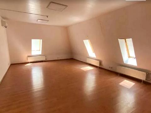 комерційна за адресою Софіївська пл., 18