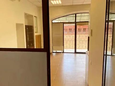комерційна за адресою Софіївська пл., 18