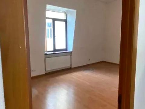 комерційна за адресою Софіївська пл., 18
