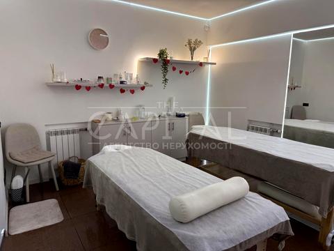 комерційна за адресою Драгоманова вул., 6-А