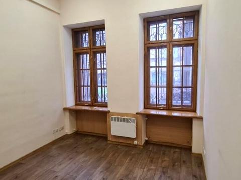 комерційна за адресою Княгині Ольги вул. (Горького), 2