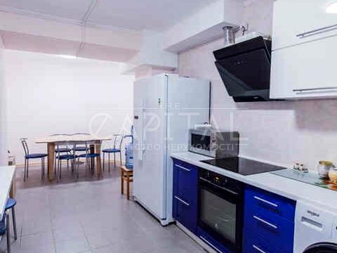 комерційна за адресою Андрія Головка вул., 7Б