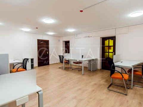комерційна за адресою Андрія Головка вул., 7Б