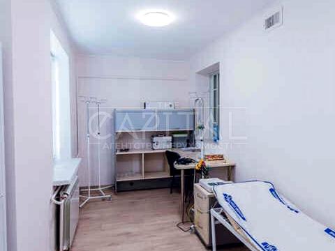 комерційна за адресою Андрія Головка вул., 7Б