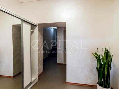 комерційна за адресою Андрія Головка вул., 7Б