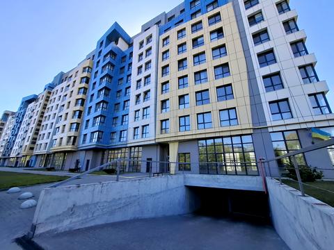 комерційна за адресою Карла Мікльоша вул., 20-Б