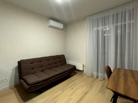 квартира за адресою Салютна вул., (Будинок 02301-02303)