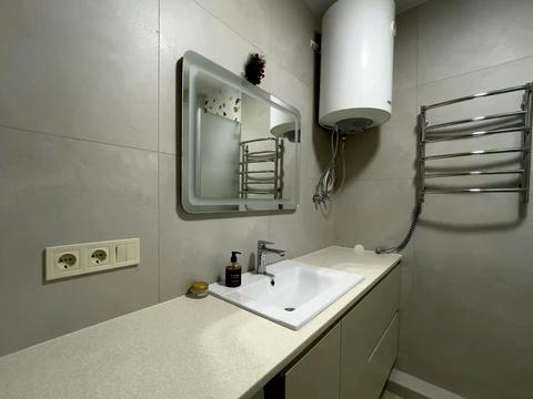 квартира за адресою Салютна вул., (Будинок 02301-02303)