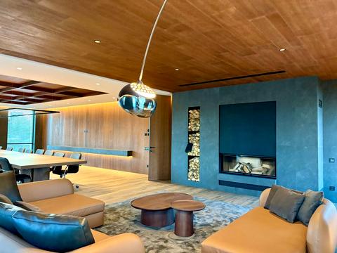 коммерческая по адресу Исполкомовская ул., 15-А