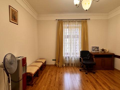 комерційна за адресою Братів Рогатинців вул., 18