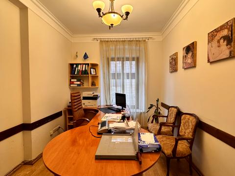 комерційна за адресою Братів Рогатинців вул., 18