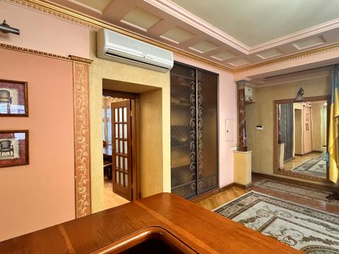 комерційна за адресою Братів Рогатинців вул., 18