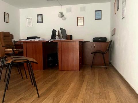 комерційна за адресою Добролюбова вул., 6