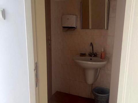 комерційна за адресою Добролюбова вул., 6