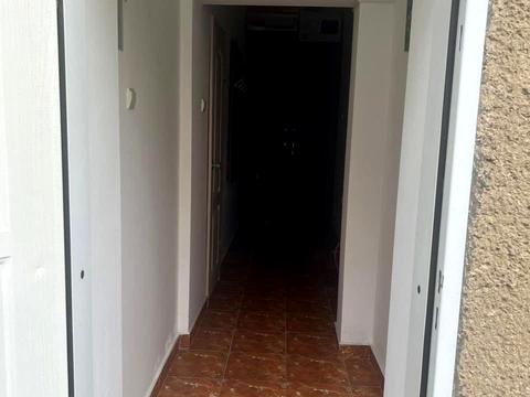 комерційна за адресою Добролюбова вул., 6