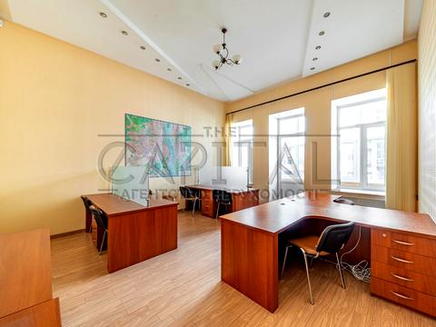 комерційна за адресою Саксаганського вул., 15