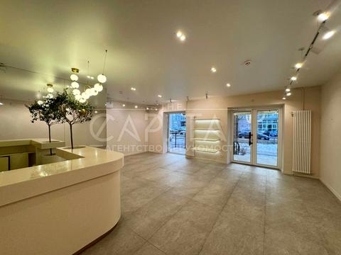 комерційна за адресою Василя Тютюнника вул. (Анрі Барбюса), 56