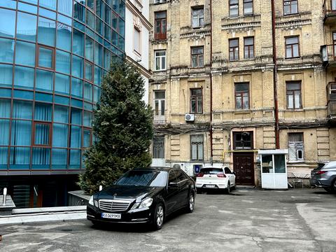 комерційна за адресою Велика Васильківська вул. (Червоноармійська), 17-Б