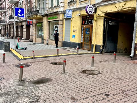 комерційна за адресою Велика Васильківська вул. (Червоноармійська), 17-Б