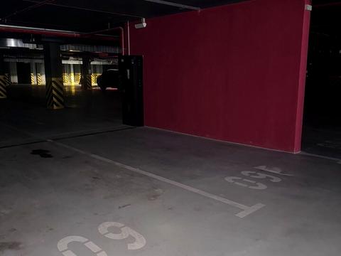 паркомісце за адресою Юліана Пелеша вул., 3, к1