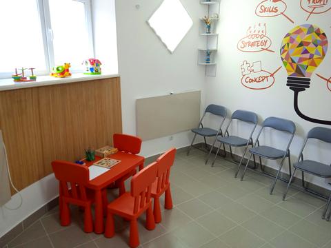 комерційна за адресою Злуки просп., 47-А