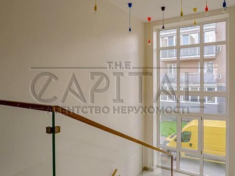 комерційна за адресою Метрологічна вул., 56