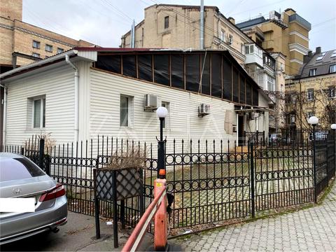 комерційна за адресою Саксаганського вул., 38-А